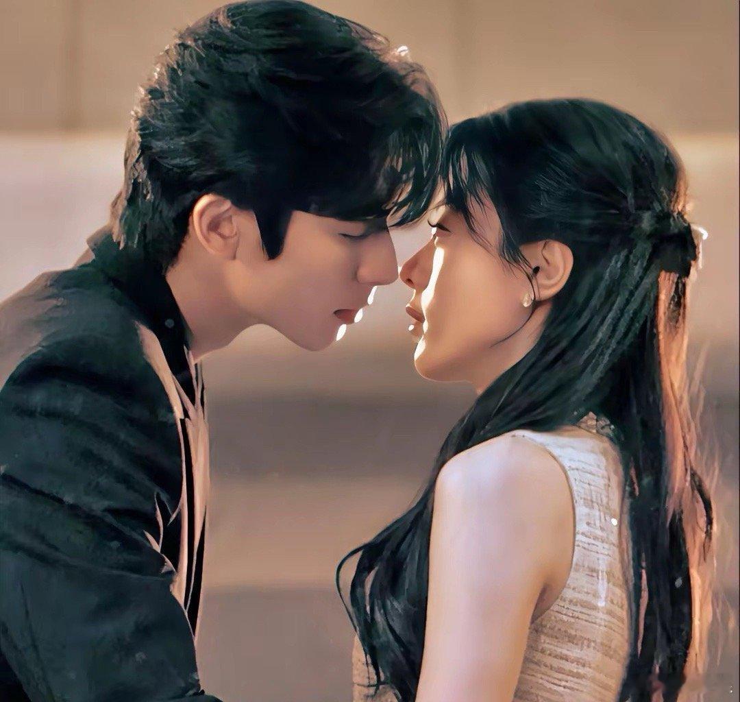 真的要被《骄阳似我》剧组笑死了～虽然都是没钱，但有一点比《狙击蝴蝶》有创意多了，