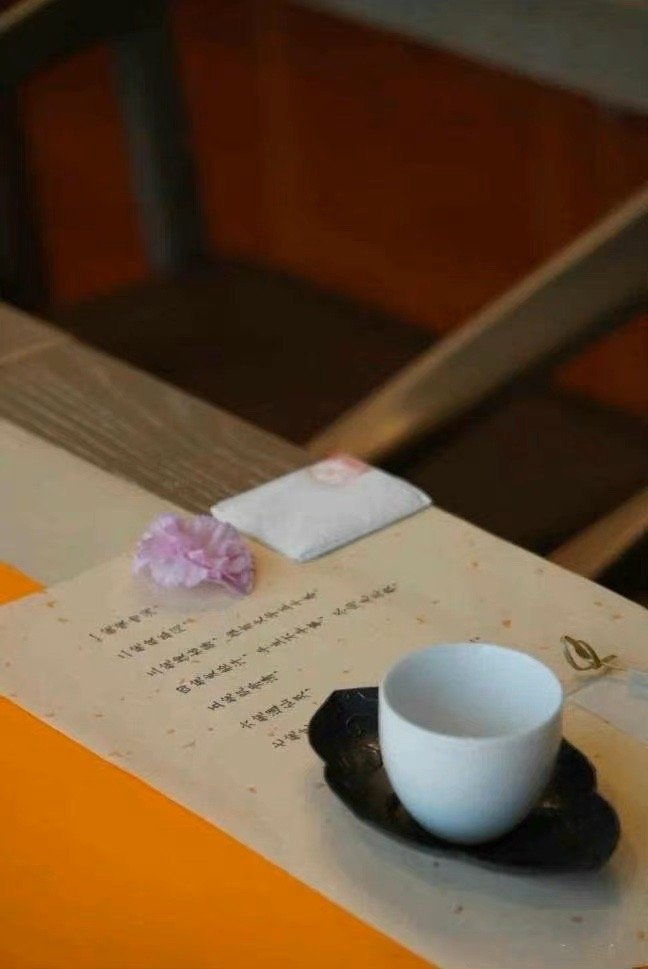 一般过得好的夫妻，都有共同的特点：“一是圈子都比较窄，没有那么多的社交。”下班第