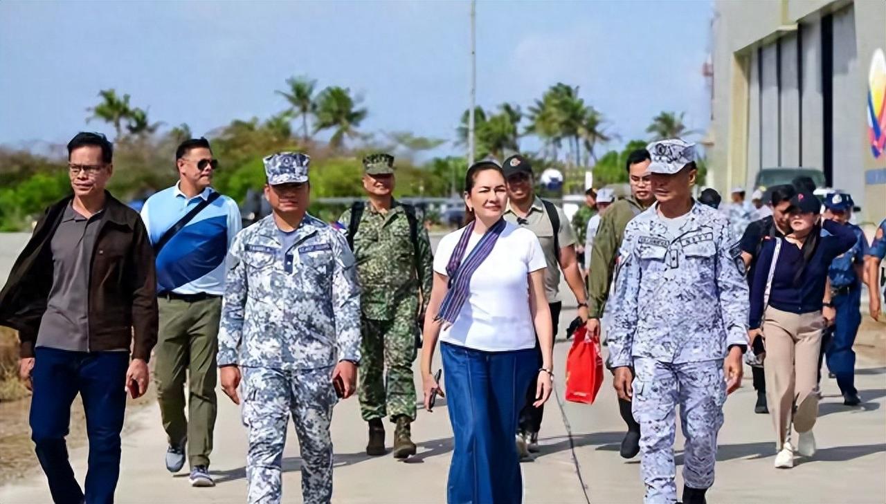 谁是主人？大年初五菲律宾高层“视察”中业岛，中方舰艇冲了过去！咱们中国人过年