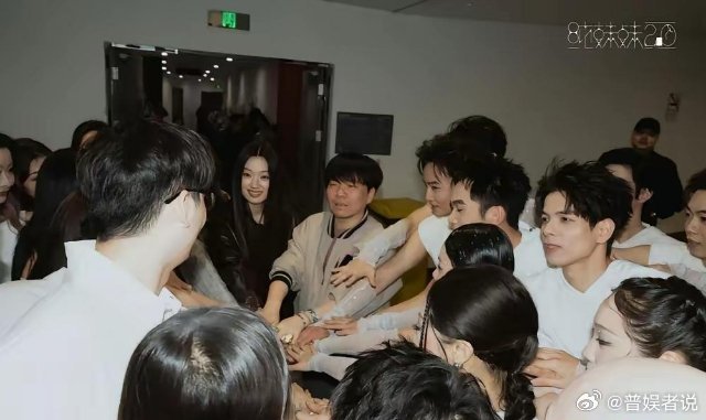 单依纯直接撕烂了华语乐坛的遮羞布！金曲奖颁奖礼，五项大奖提名砸在一个00后头上，