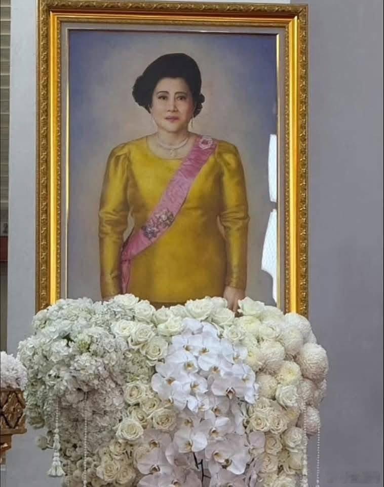 泰国王室🇹🇭6月11日，瓦集拉隆功国王的舅妈和第一任丈母娘潘莎瓦丽公主的灵