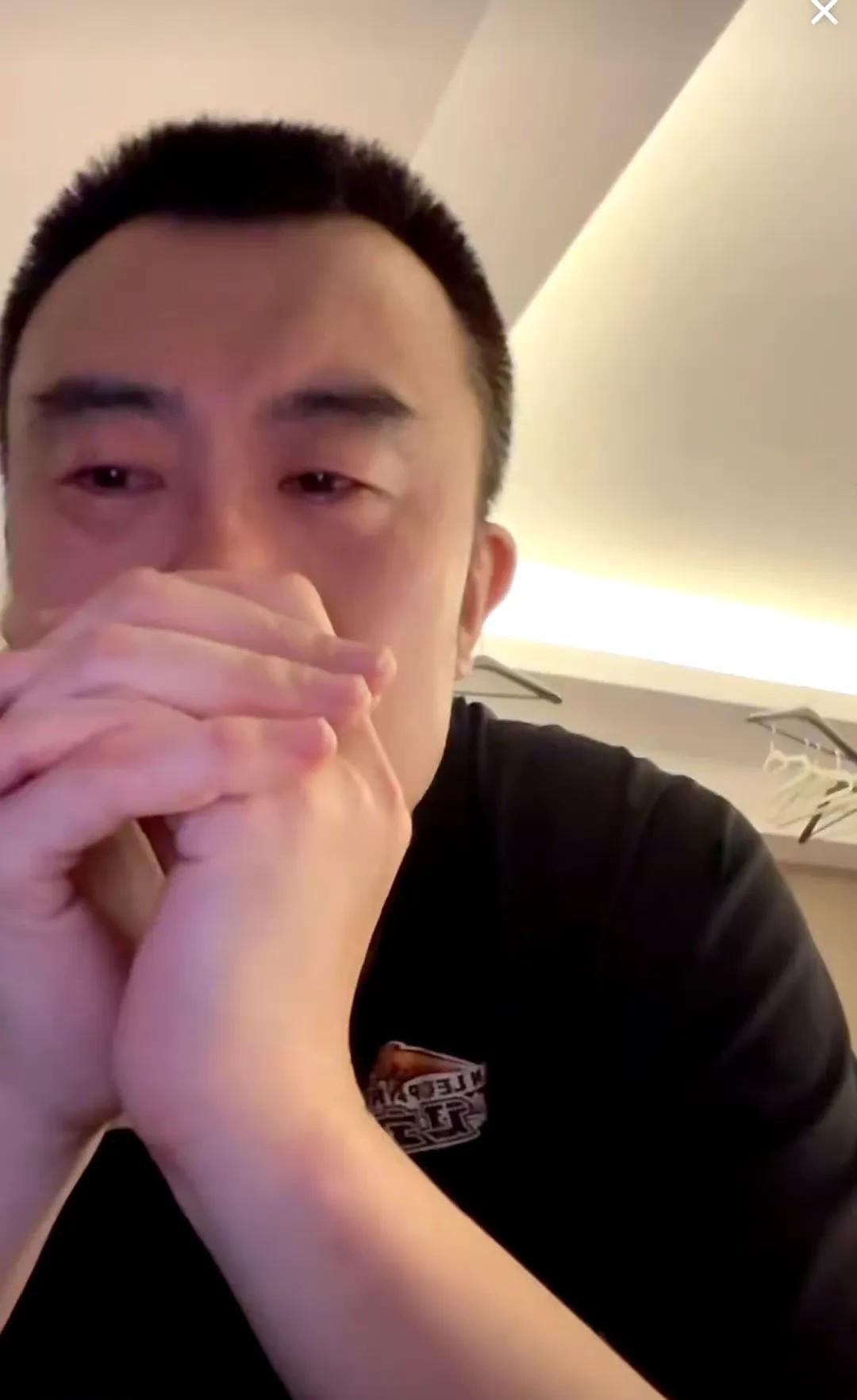 辽篮出局夜，韩德君赛后直播泪流满面，玄冥二老英雄迟暮，本赛季结束整好赶上大韩+晓