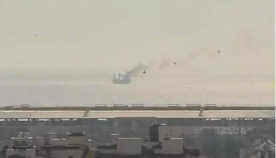 俄军昨天对乌克兰敖德萨州的港口以及附近海域船只进行了持续攻击，也就是白天黑夜都在