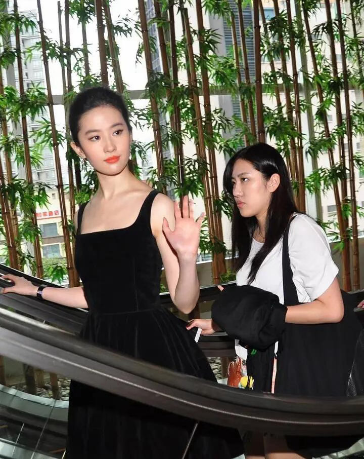 刘亦菲超绝反差感​