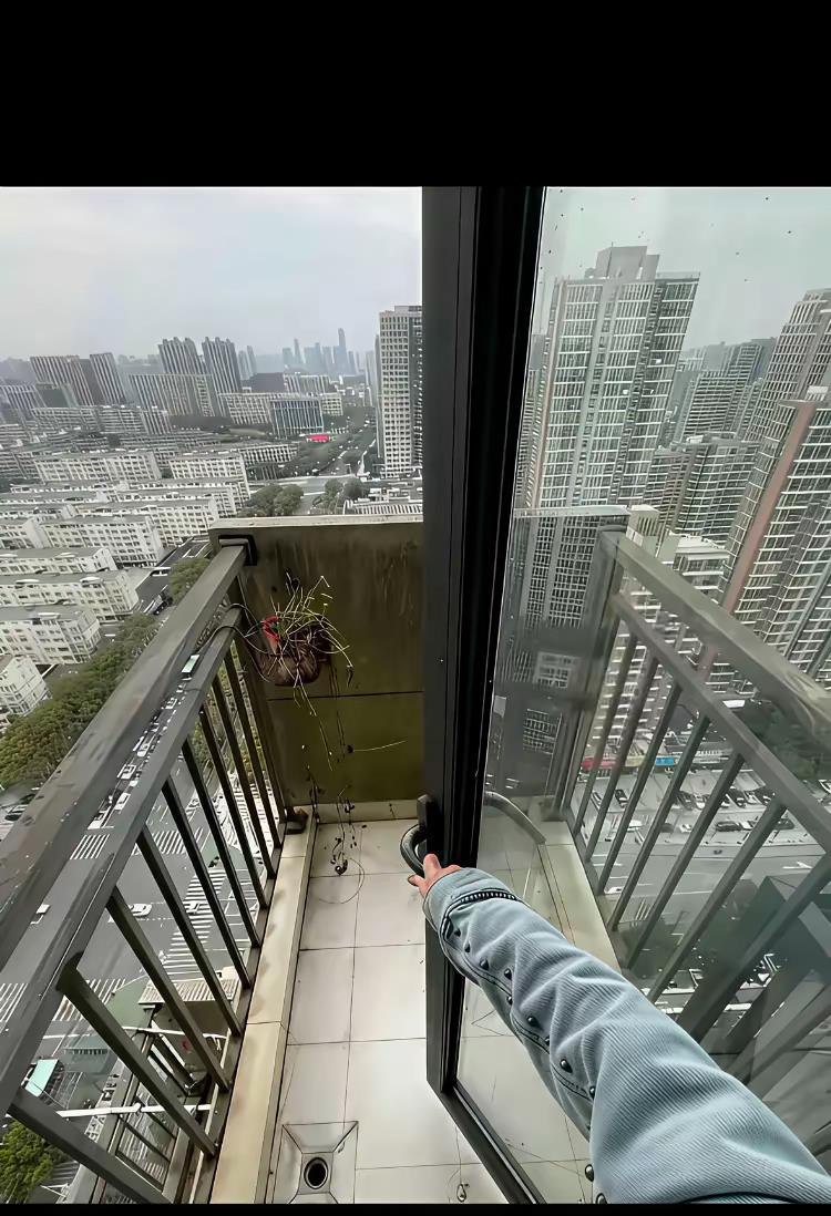 开发商说买房送阳台。