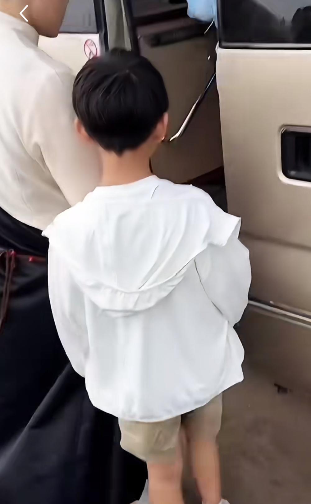 晕死，不是说不让孩子露面吗？！大S不曝光孩子不想让孩子进娱乐圈，也想保护孩子，