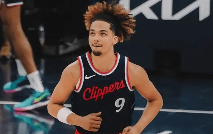 NBA记者MichaelScotto报道，联盟消息源透露，快船与特伦廷-弗劳尔