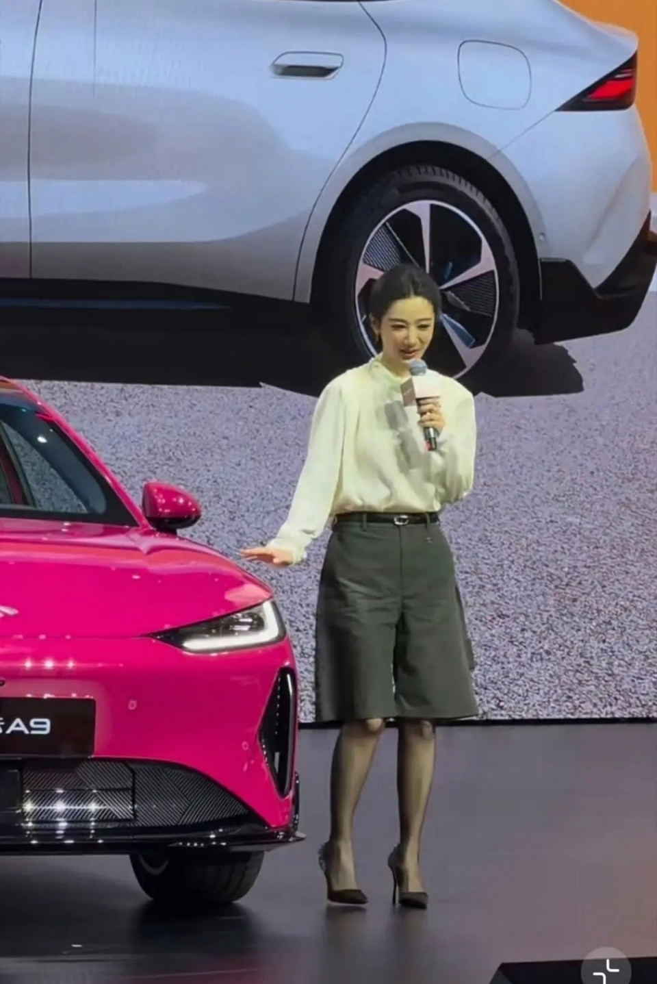 杨紫和虞书欣的审美真是差的有一拼