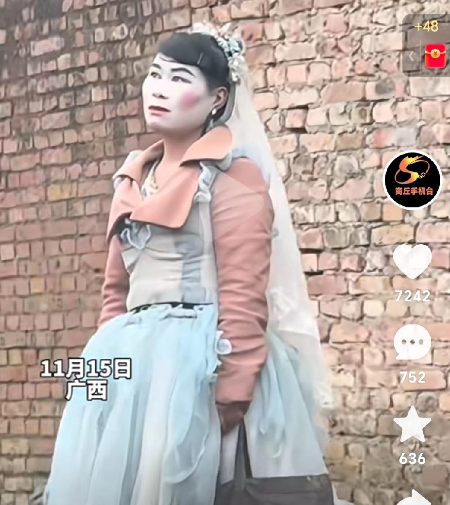 她年年等她的新郎！为爱执着的她却一直等不到要等的人！人们说：婚礼当天，男友接