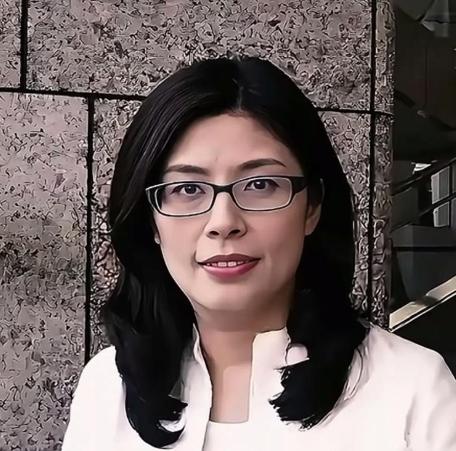 郑丽文定秘书长了！郑丽文公布了首波人事安排。她请回李乾龙担任副主席兼秘
