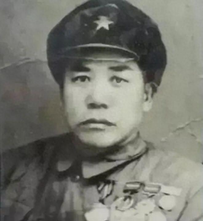 1955年授衔名单审阅时，毛主席突然提出疑问：为何没有号称“军中吕布”的那位将军