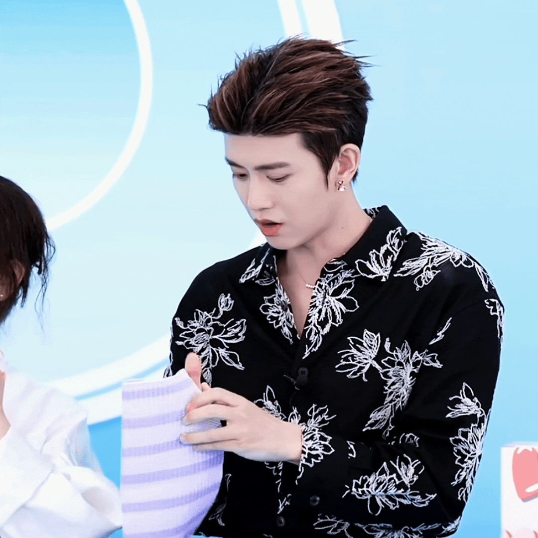 任嘉伦眉目有风骨，行事存温柔，演技与人品皆出众✨rjl任嘉伦✨rjl任嘉伦深渊