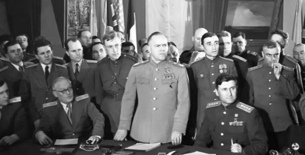 1945年5月8日德国投降时，还剩捷克90万，奥地利40万，挪威30万，库尔兰3