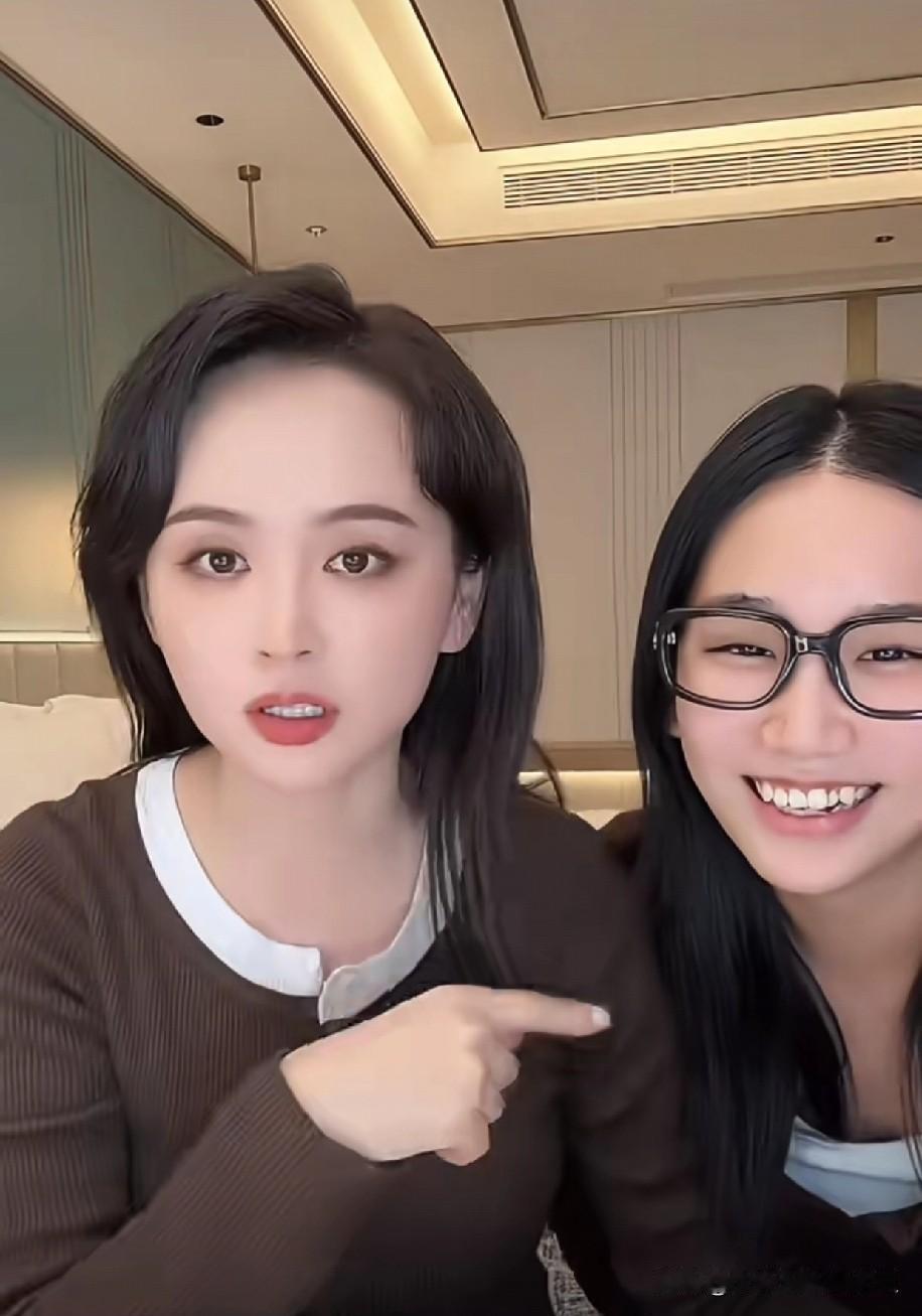 邓莎真的爱过路行吗？我表示怀疑了。没见过像她这样的，官宣离婚比官宣结婚还