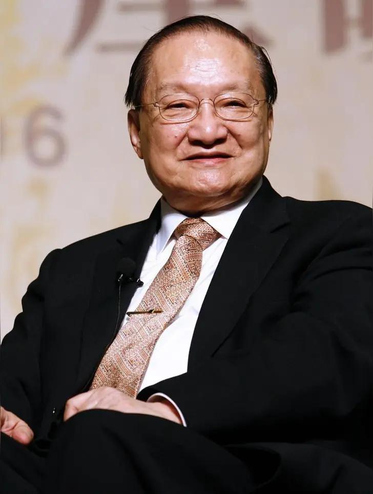 2003年，金庸想参观青城山，但被严词拒绝:“青城山不欢迎你！”后来金庸再次来