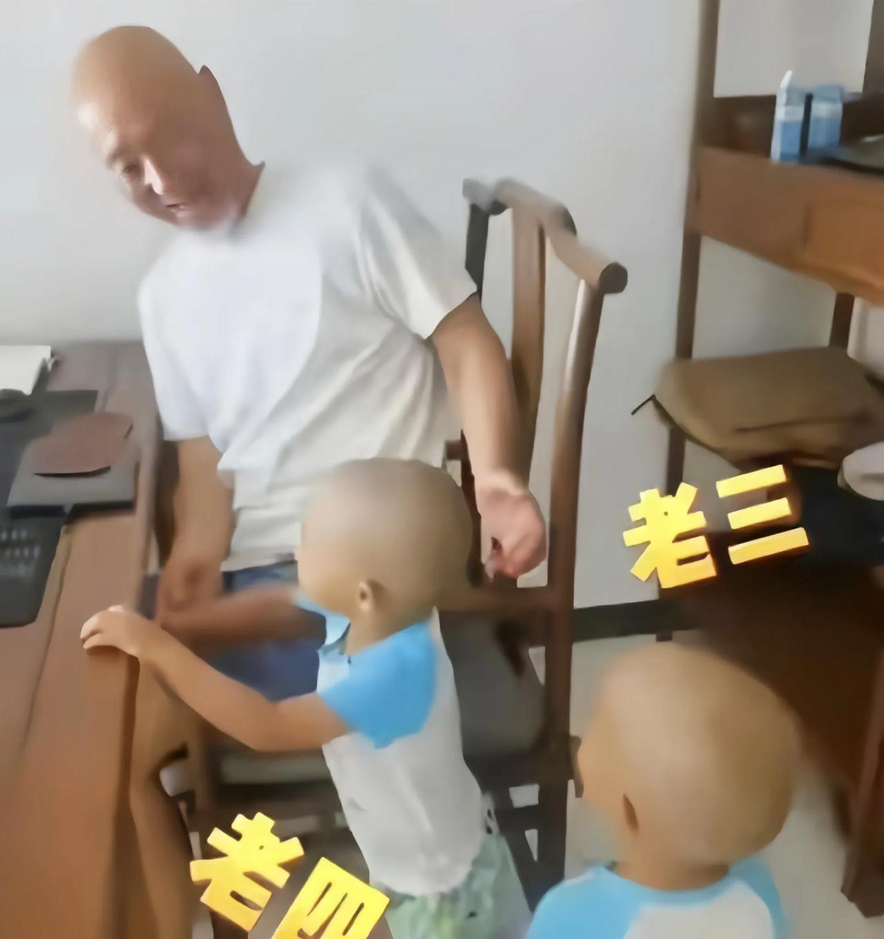 陈佩斯用实际行动证明，剧场的笑声是事业，校门口的背影才是生活陈佩斯最近被曝出