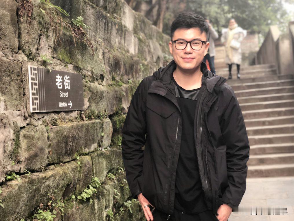 谢田飞的人品怎么样？李雪琴说：“老谢作为我的室友，有太多让我难以理解的行为了