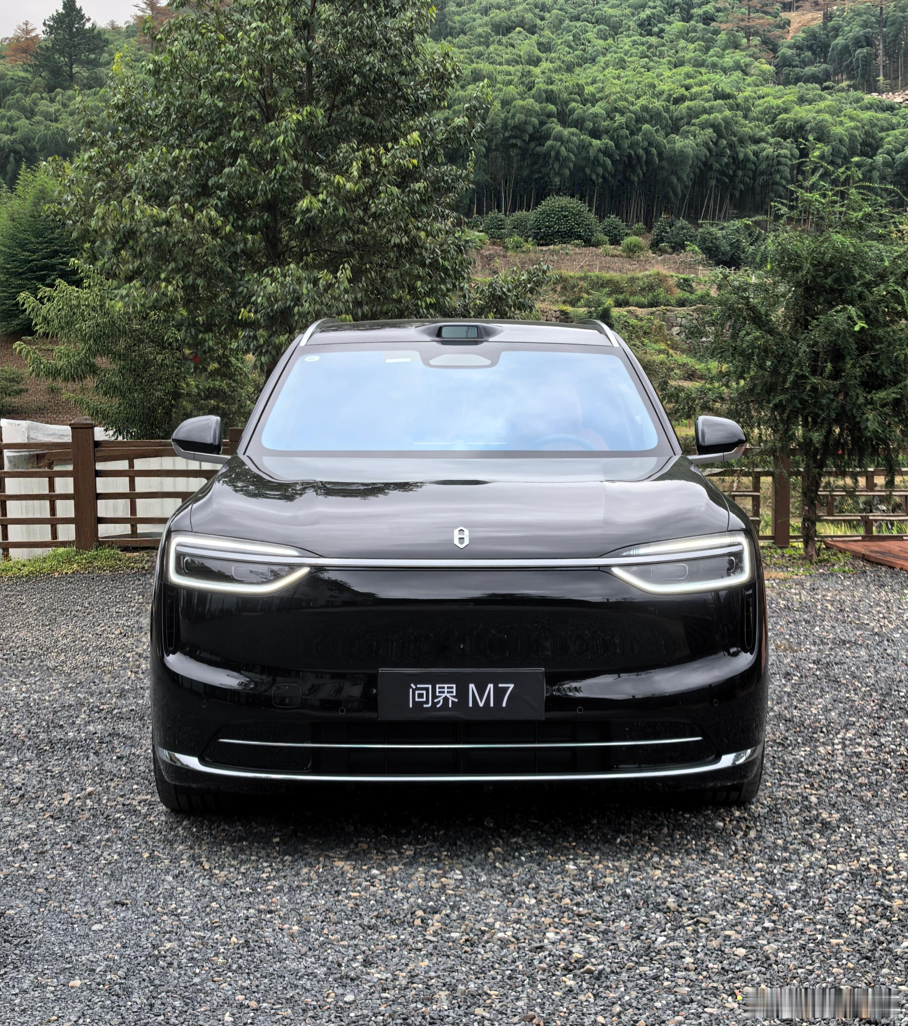 把全新问界m7开进林中深处，全新问界m7和田园风的碰撞我和汽车的日常​​​