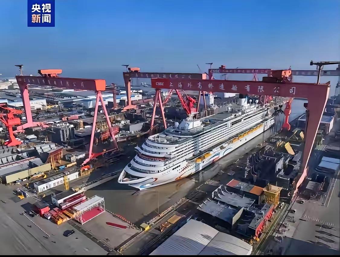 中国第二艘国产大型邮轮“爱达·花城号”顺利起浮，背后的“国轮国造”梦想与挑战