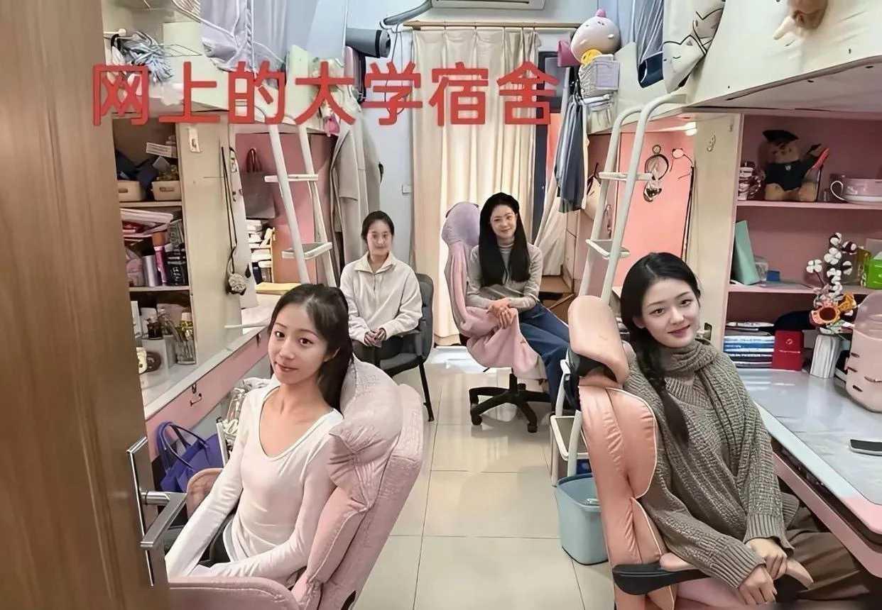 是大学毕业了，在清理物品了吧