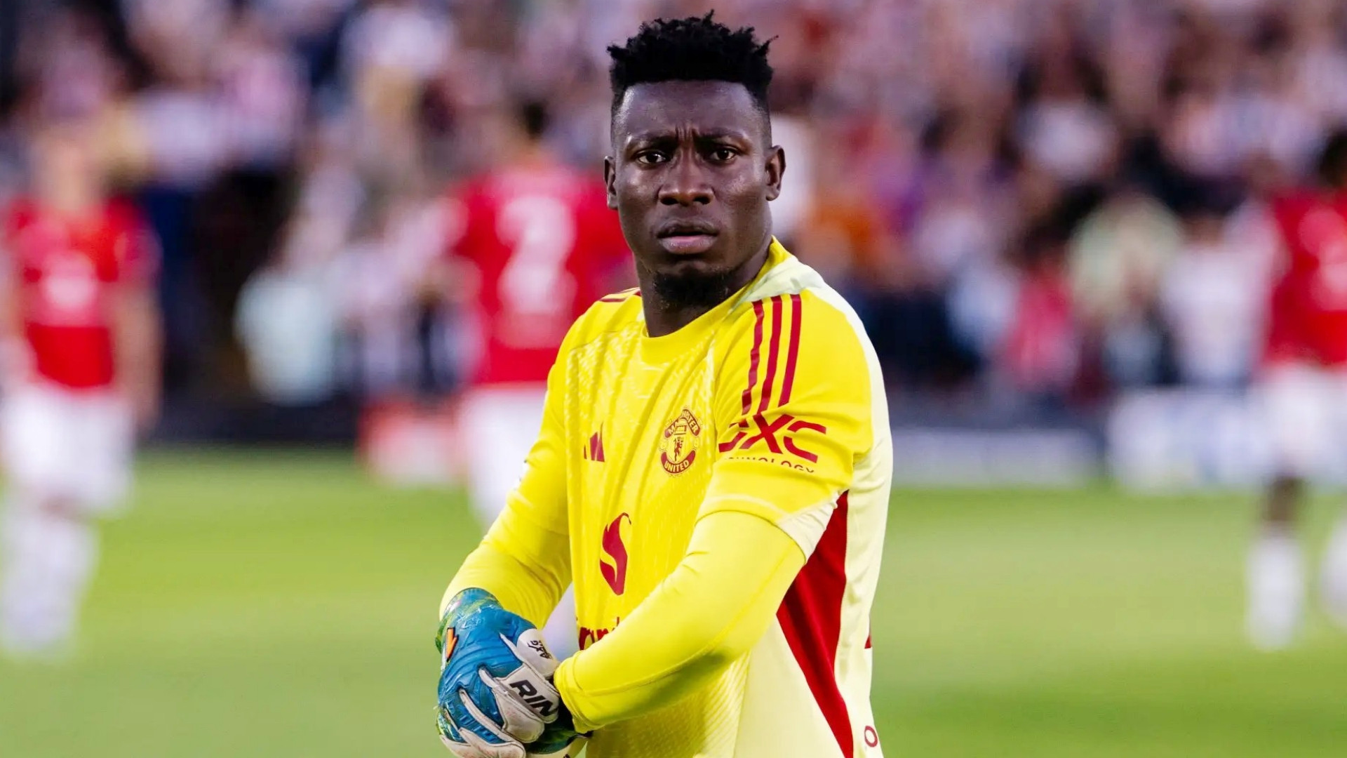 奥纳纳预计将在今夏租借期满后回到曼联，他和曼联的合同将在2028年到期。媒体表