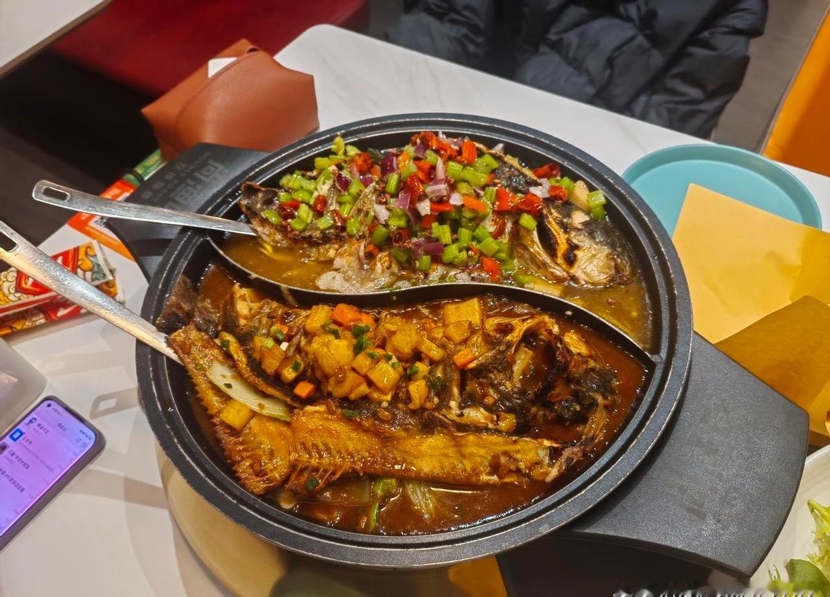 北京海淀大悦城，周末人挤人，parking难找。五层尚渔味，烤鱼双拼，吃货聚