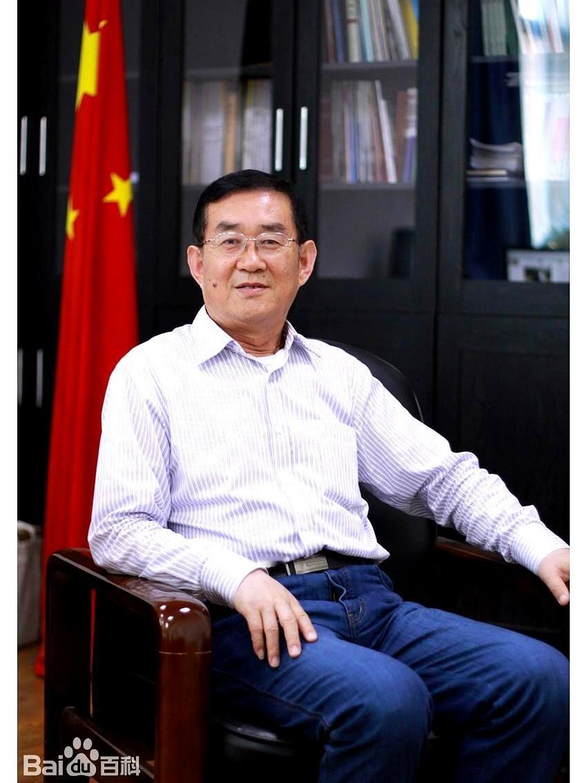 看见石家庄精英中学校长毕业于河北师范大学。这校长的毕业大学背景，跟广州上海的校