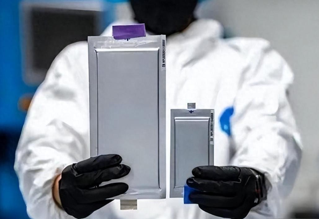 现在都2026年了，不会还有人真信“全固态电池马上烂大街”那套说法吧？一汽红旗