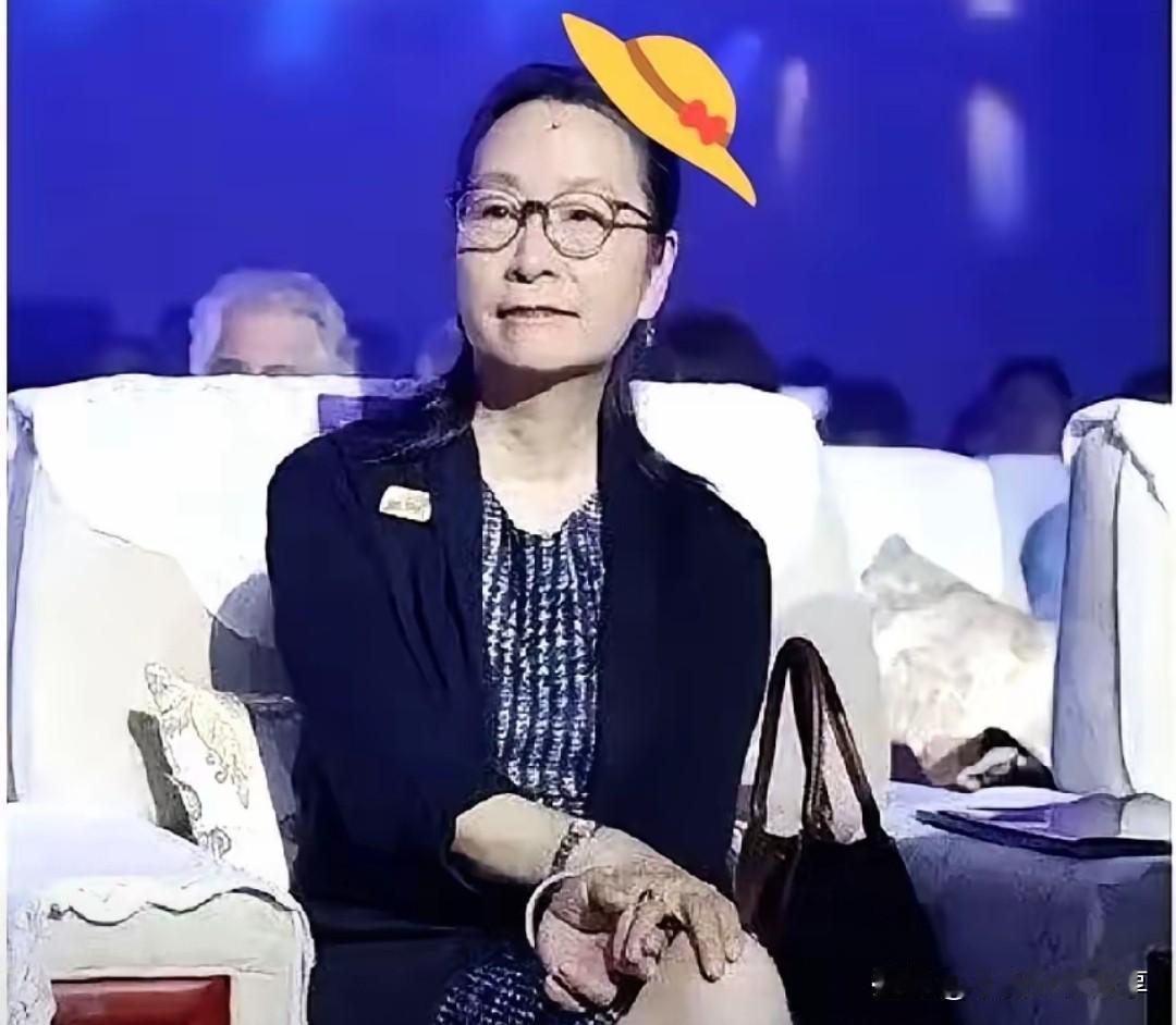 70岁的奚美娟用一辈子的经历告诉我们，不解释，不反驳，就按自己的方式活。