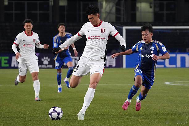 町田泽维亚vs成都蓉城先别急着说成都蓉城的这个新帅阿洛伊西不行，但确实澳大利亚