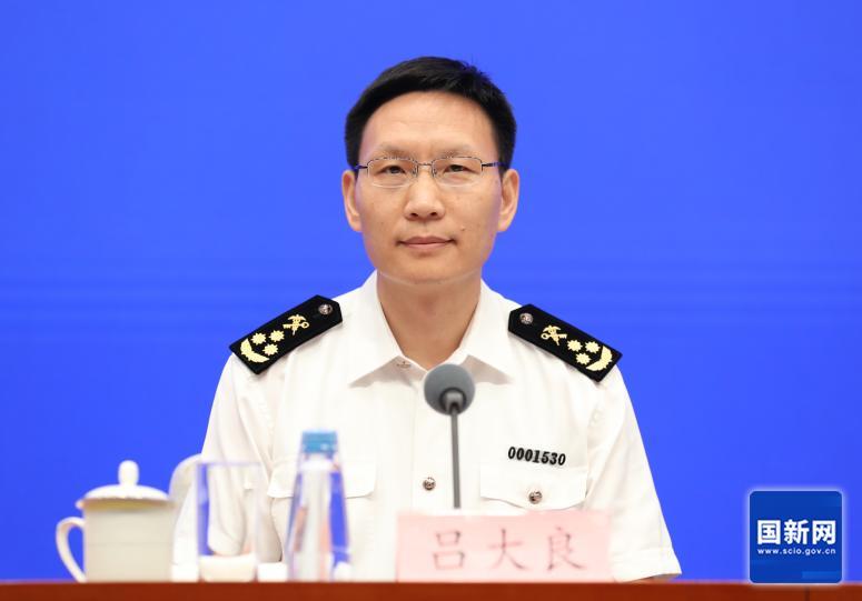 中国宣布对53国实施零关税，与特朗普挥舞关税大棒形成了鲜明对比。这一正一反的操作