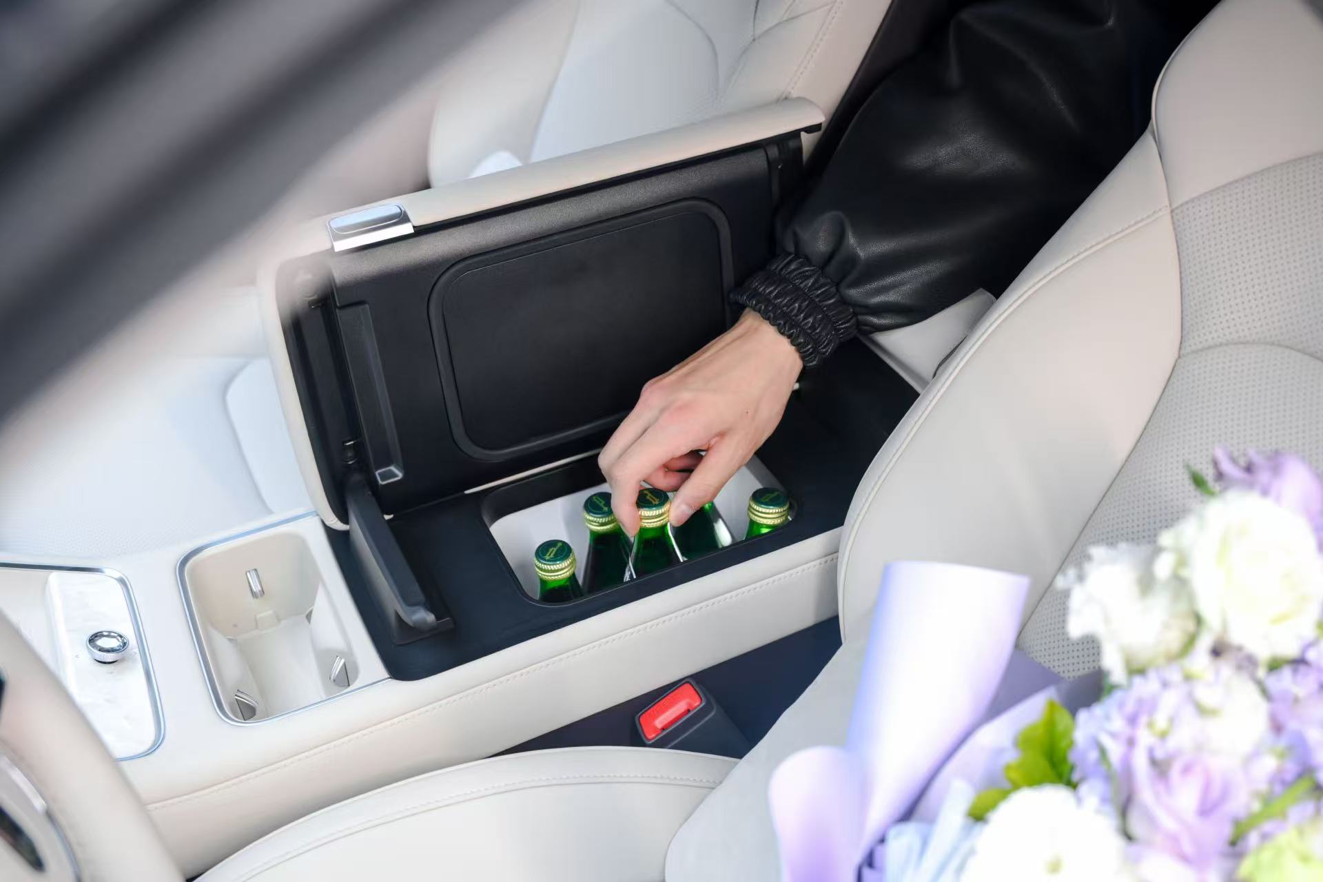 尚界Z7静态评测首发尚界Z7|Z7T首批静态体验全面释放，多款摩登时尚车色惊艳