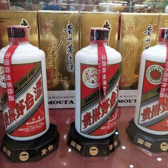 茅台icon去年还有15%的增速，今年就不行了，肯定不是年轻人突然不喝白酒了，也