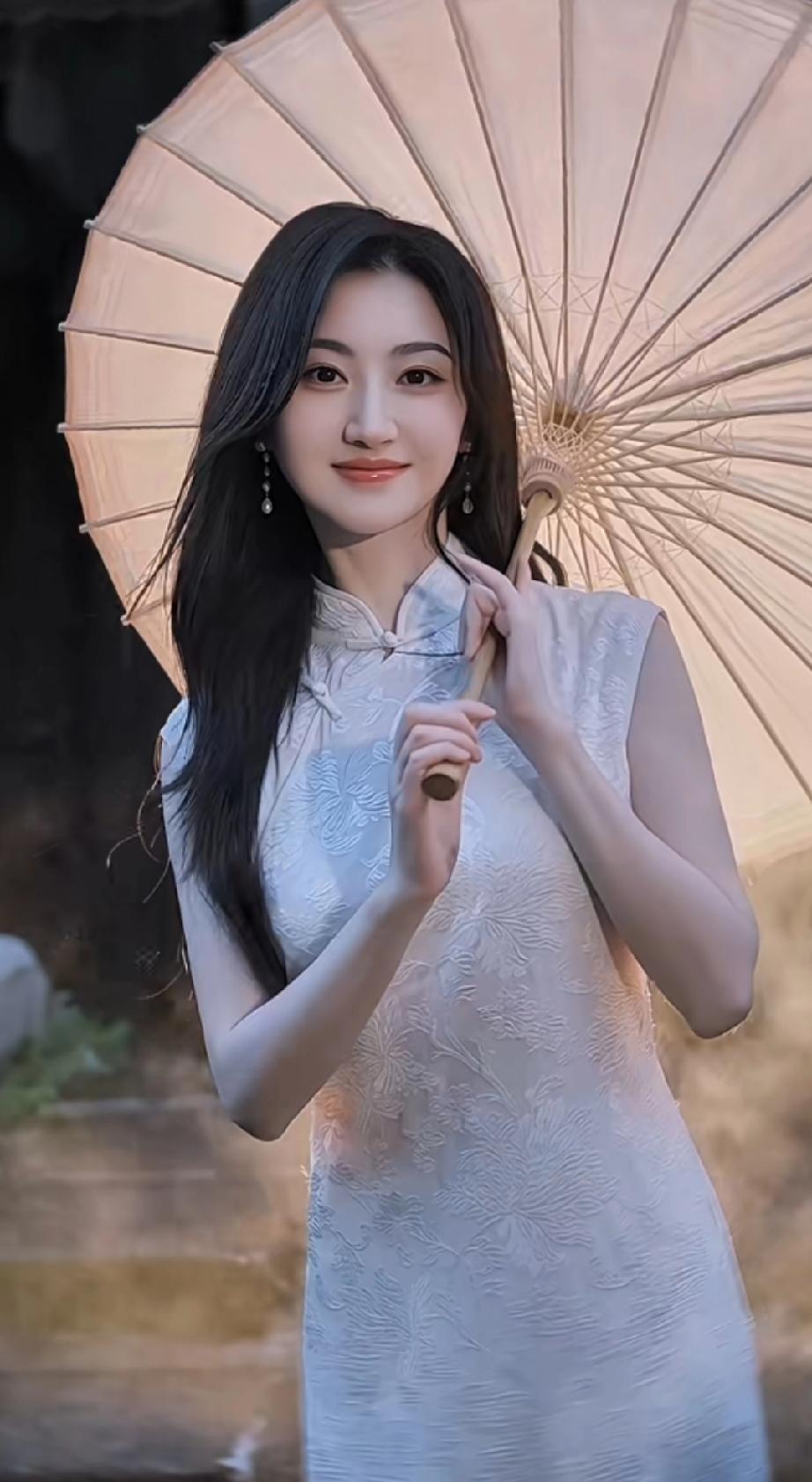 瓜主爆景甜家里给她安排相亲对象了不过之前那段感情给她留下不小的阴影，她还得仔