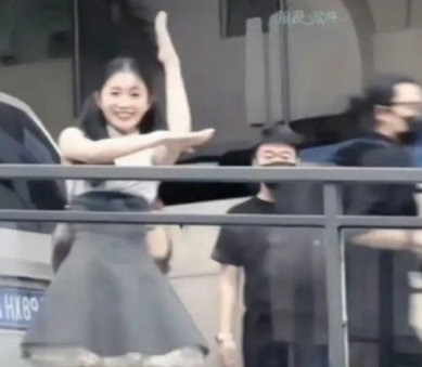 刘浩存和她的粉丝根本不避讳这个梗，大大方方的​​​