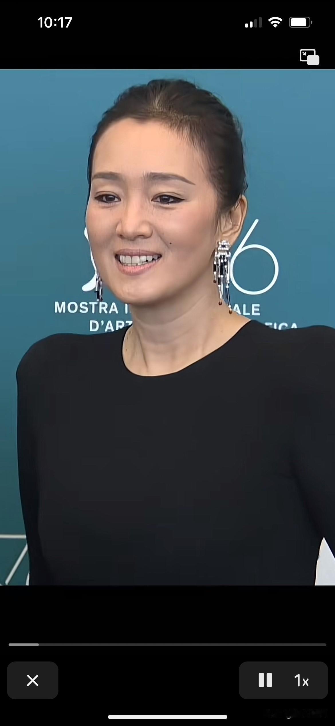 明星只有一个不会变老的，就是巩俐老师，而且就是敢素颜出席各种活动，唯一一个不涂口