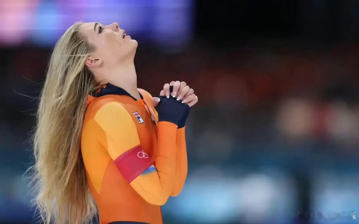 冬奥会露内衣品牌女选手引来广告商恭喜恭喜太好了，能够为参赛的女选手带来优异的收益