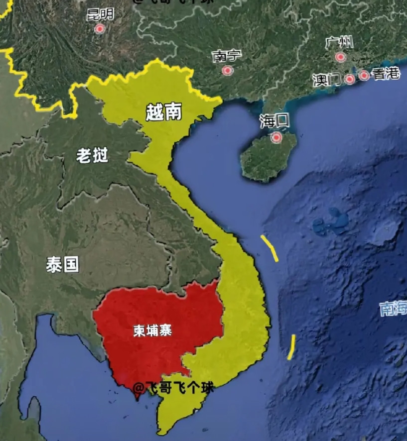 越南的地理位置挺有意思，弯弯曲曲的，像一个字母S，其北部面积较大，而且与云南，广