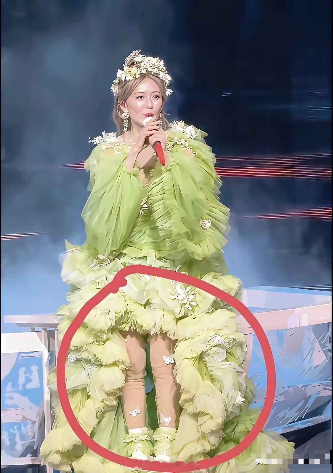 说真的，谢娜还不如不穿这打底袜