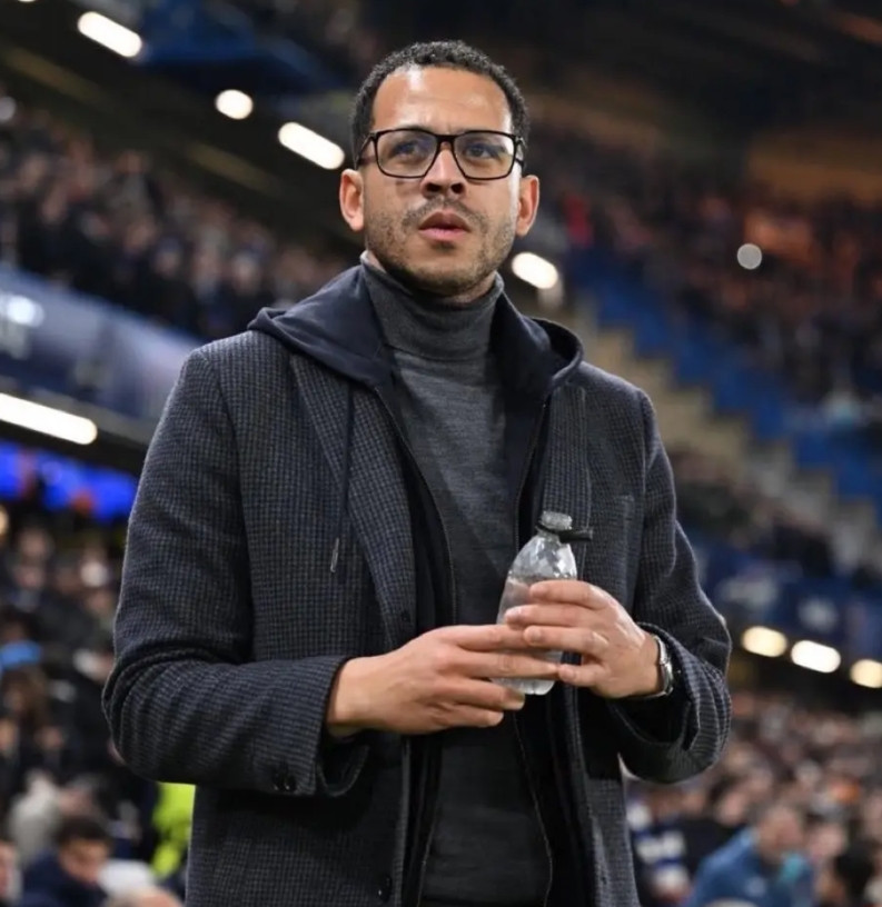 罗塞尼尔带领切尔西以这种方式在欧冠出局，简直是耻辱。直接在60分钟左右把主力换下