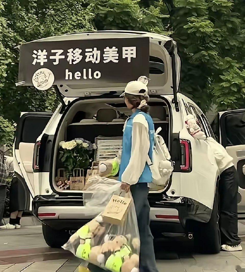 第一批小米澎程车主已经开始回本了，雷军发布会上说的上门美甲已经实现了，已经有美甲师把小米澎程改成移动