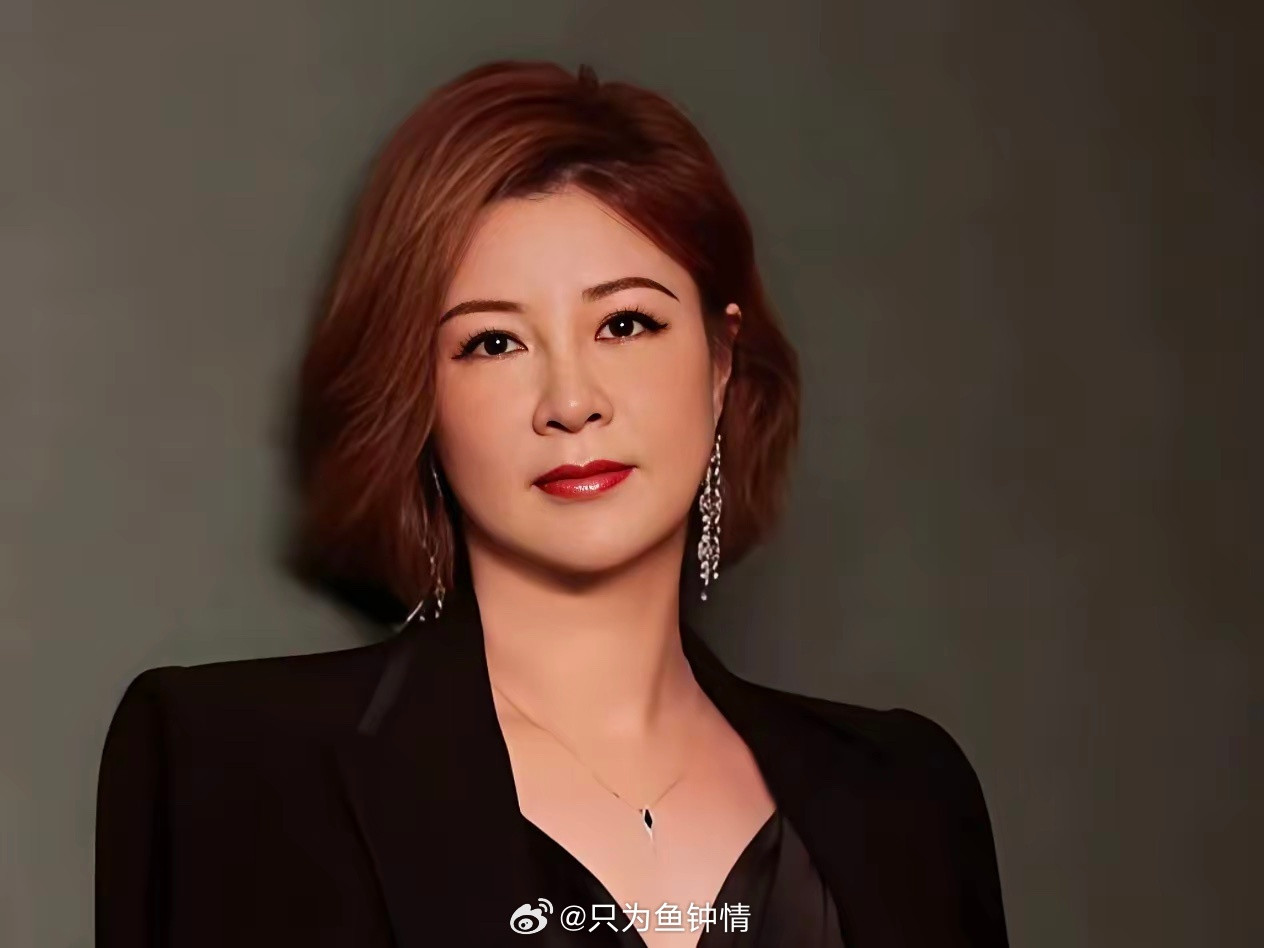 大家发现了吗？现在的《浪姐》越来越不对劲了，不是因为评委和主持不专业，而是资本方