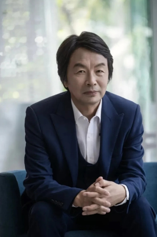 刘震云说：“真正的高人，都非常冷酷无情，明知道别人有危险，也不会提醒；明知道别人