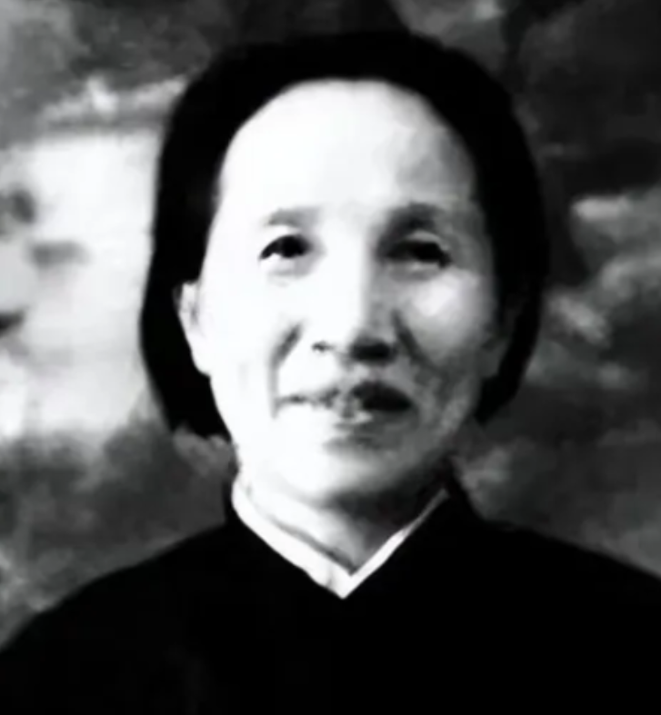 1950年，一名身着简陋的农妇来到北京中南海，要求面见毛主席。门卫正想将她拦下来