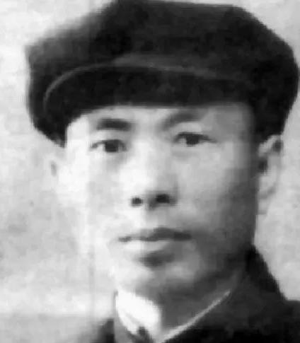 1952年，开封市委书记戴季英，多次给中央和毛主席写信，攻击河南省委领导，要求自