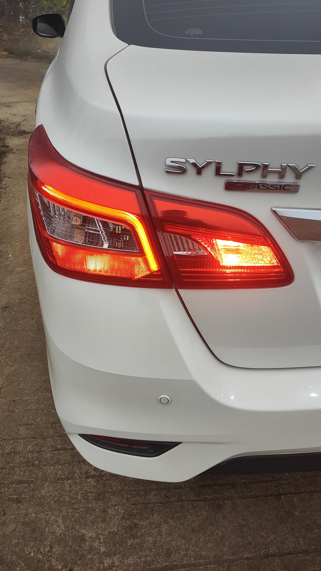 连后雾灯也减配了两个减成了一个