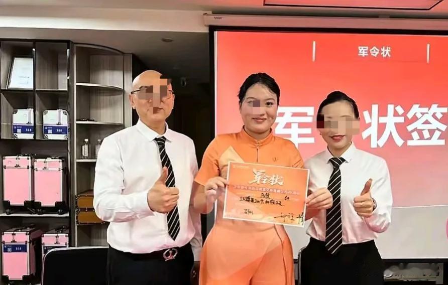 一场杀猪宴让湖南"灿灿"名声尽毁，年龄被质疑，过往技师工作也被扒！近日，最火