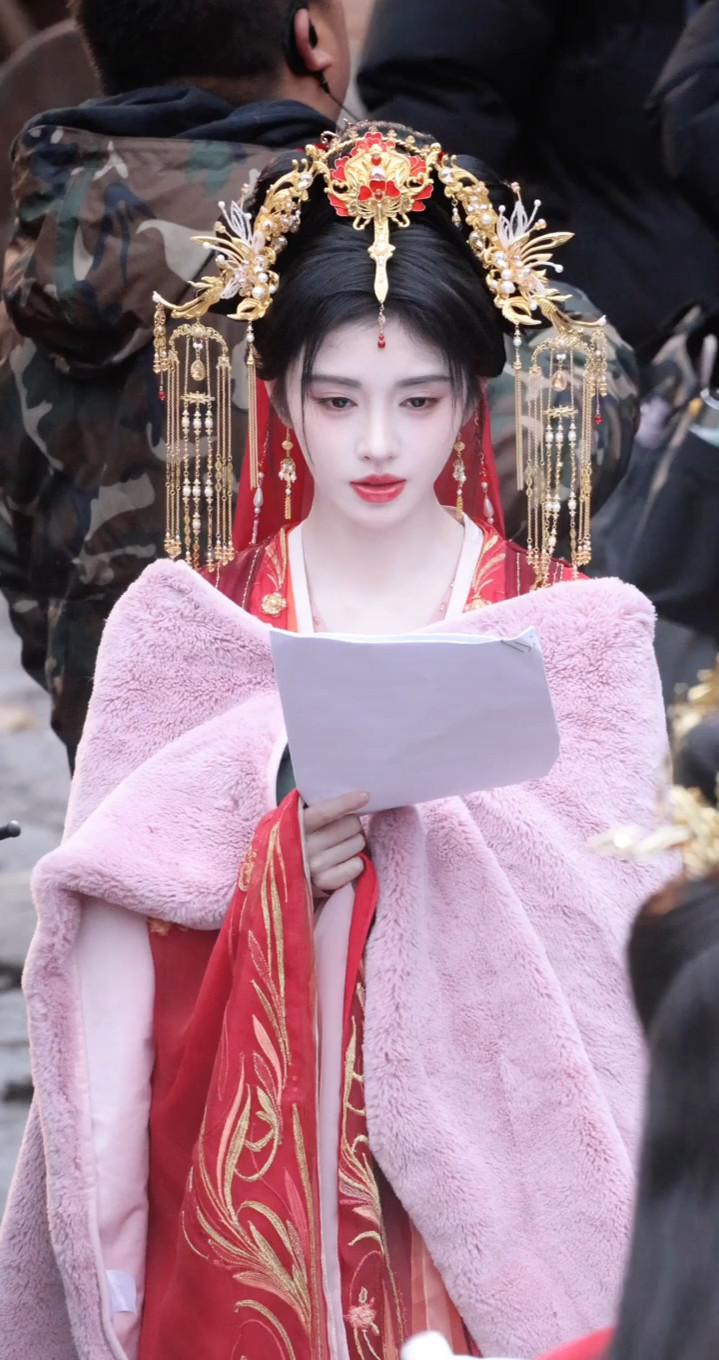 无奖竞猜：这是谁？鞠婧祎姜黎非jjy鞠婧祎​​​