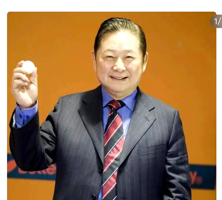 2013年，庄则栋的告别仪式上，花圈围城，乒坛的几张老面孔却不见踪影。名字一个