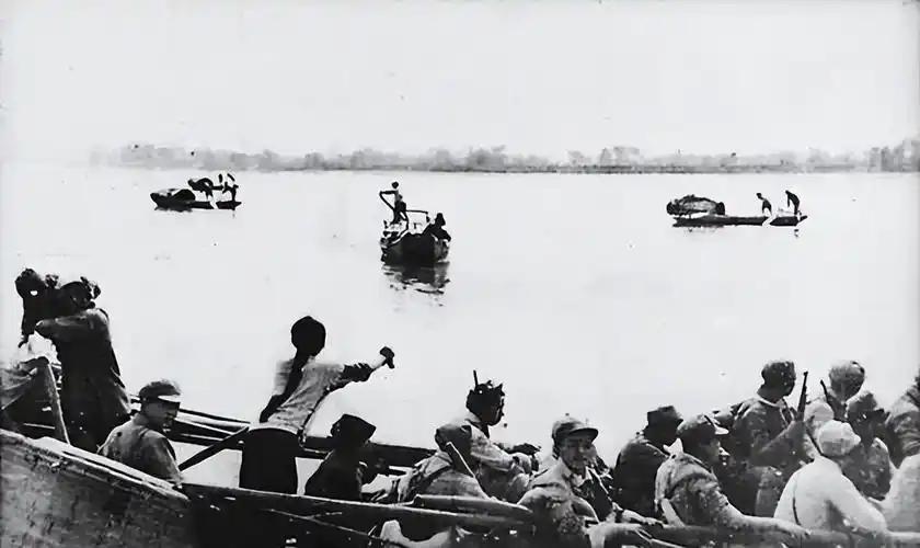 1949年，蒋介石正在睡午觉，醒来后，却发现天塌了，亲信俞济时告诉他：“南京失守